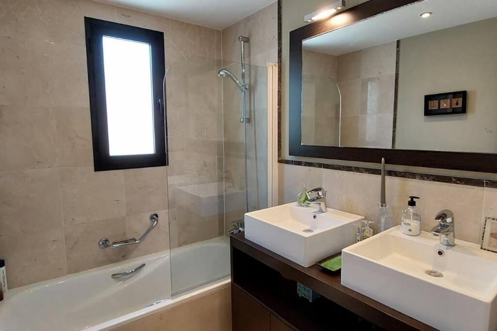 Chic Beachfront Apartment Torrox Exterior foto